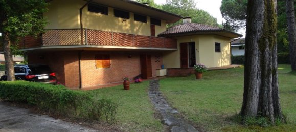 5 bedrooms Villa in Massa, Italy No. 128294 5