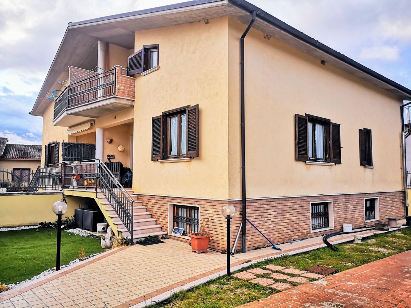 5 rooms Villa in Magliano de' Marsi, Italy No. 39744