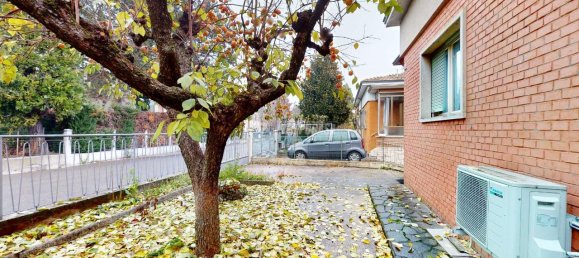 5 rooms Apartment in Marano sul Panaro, Italy No. 81740 4