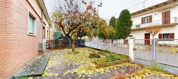 5 rooms Apartment in Marano sul Panaro, Italy No. 81740 3