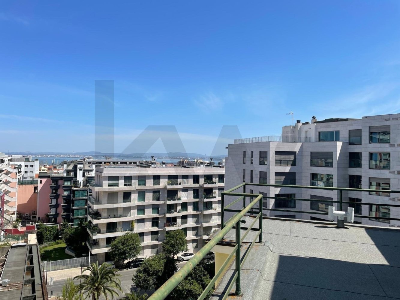 3 bedrooms Apartment in Lisbon, Portugal No. 110336