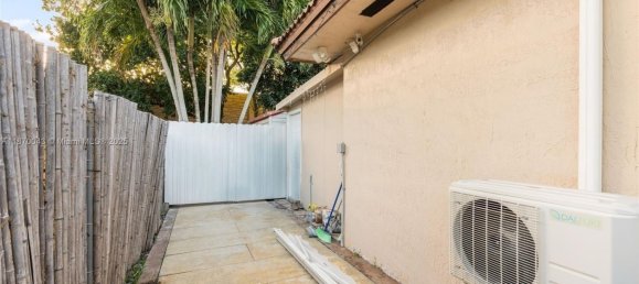 4 bedrooms Villa for sale in Miami, Miami-Dade, Florida, USA № 614630 2
