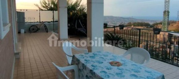 Apartamento de 3 dormitorios en Colonnella, Italy No. 95363 23