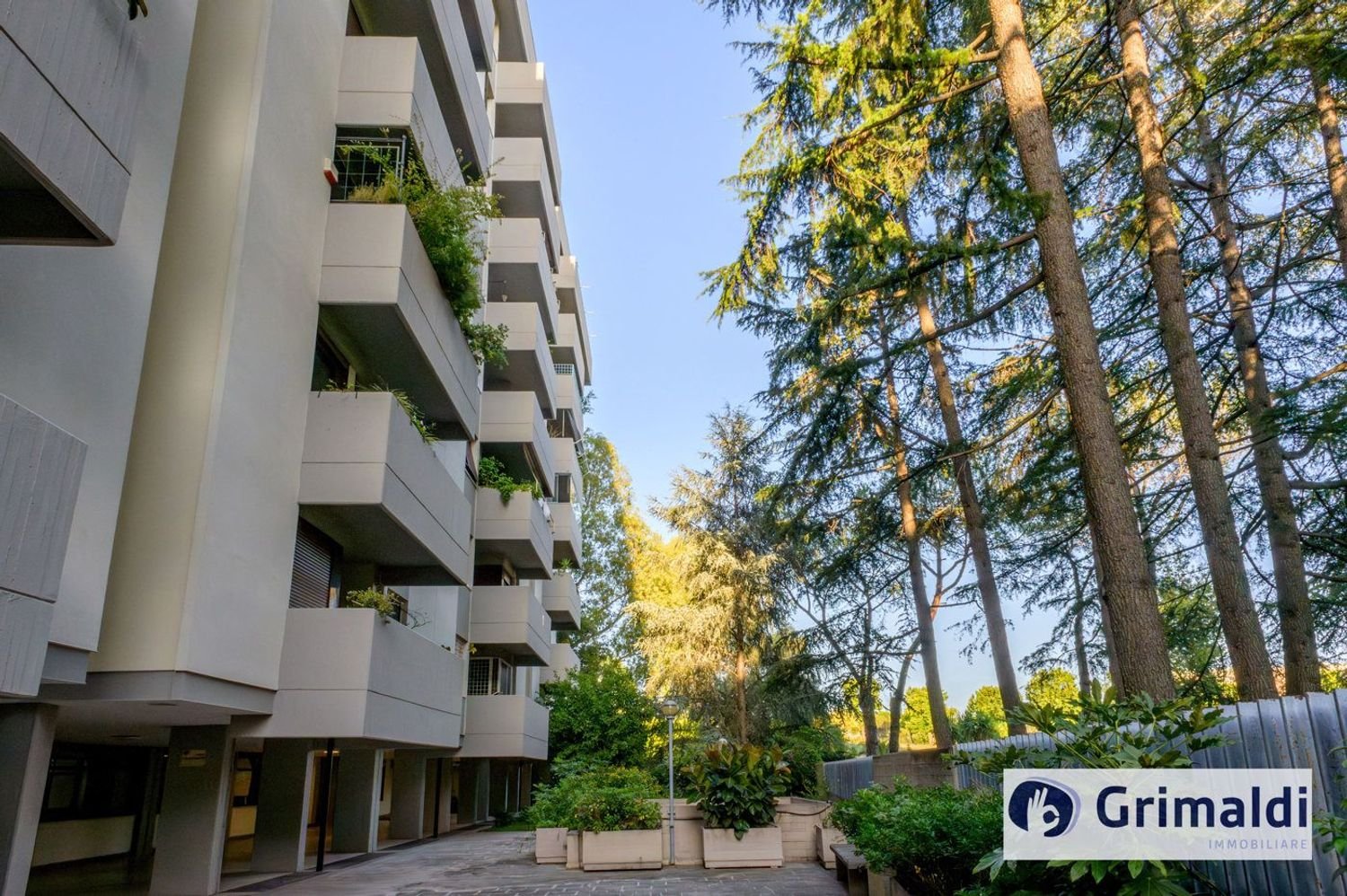 4 bedrooms Apartment in Rome, Italy No. 325133