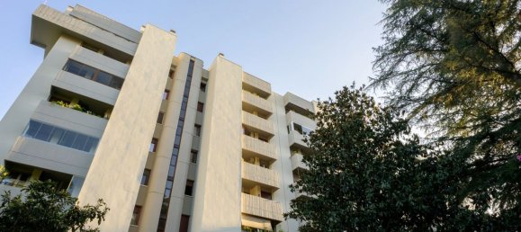 4 bedrooms Apartment in Rome, Italy No. 325133 3