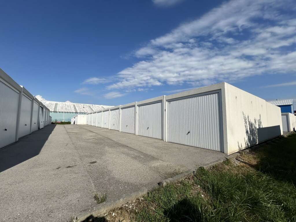 Garage à Horsching, Austria 16m² No. 93896