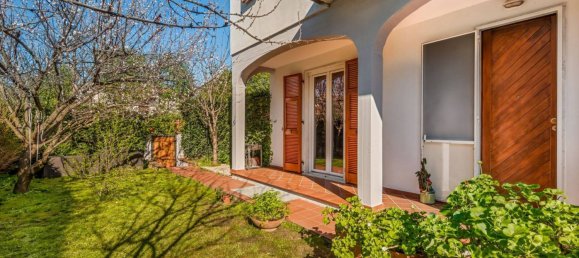 4 bedrooms Villa in Luni, Italy No. 33226 10