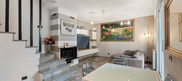 4 bedrooms Villa in Luni, Italy No. 33226 4