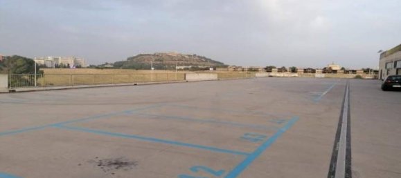 Propiedad comercial de 1 habitación en Cagliari, Italy No. 67797 39