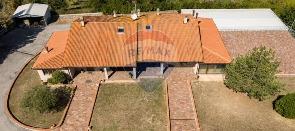 Casa de 20 habitaciónes en San Marcello, Italy No. 7020 5