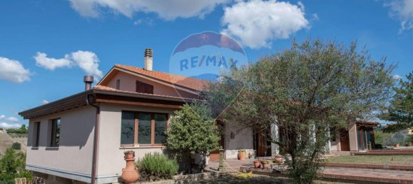 Casa de 20 habitaciónes en San Marcello, Italy No. 7020 32