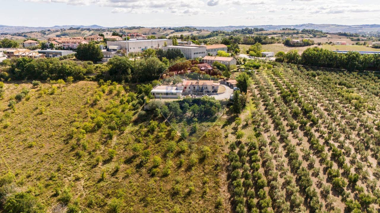 Casa de 20 habitaciónes en San Marcello, Italy No. 7020