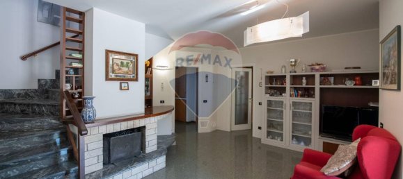 Casa de 20 habitaciónes en San Marcello, Italy No. 7020 11