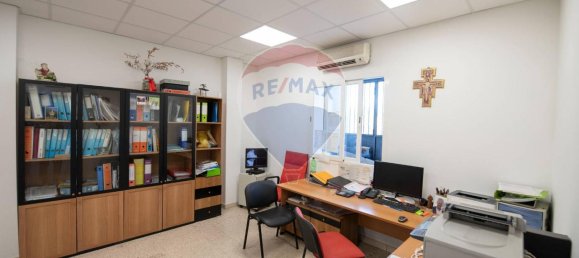 Casa de 20 habitaciónes en San Marcello, Italy No. 7020 36