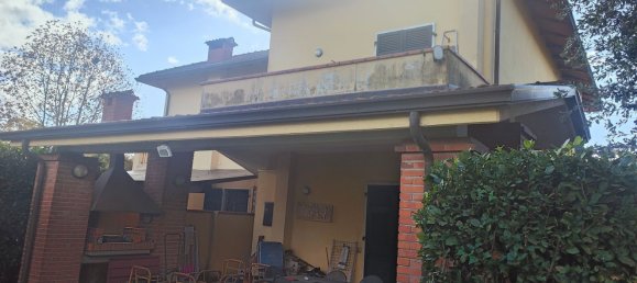 7 rooms House in Carrara, Italy No. 169083 2