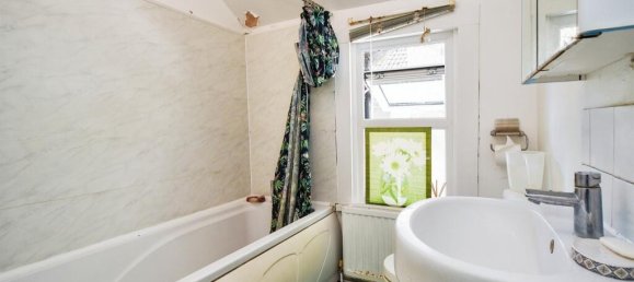 3 bedrooms Commercial property in Watford, United Kingdom No. 6038 11