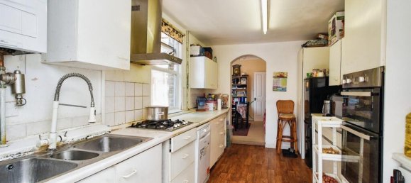 3 bedrooms Commercial property in Watford, United Kingdom No. 6038 3