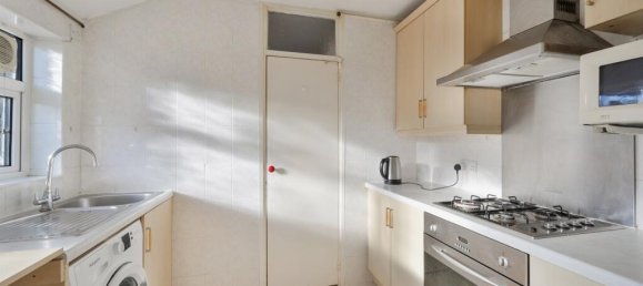 3 chambres Maison à Epsom, United Kingdom No. 9691 5