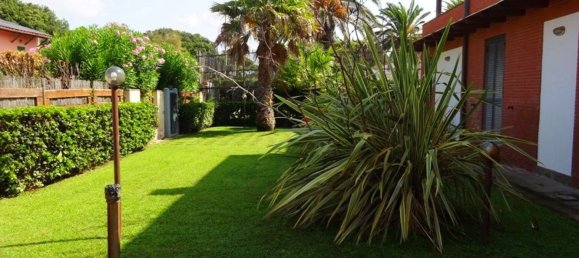 Villa de 6 dormitorios en Fiumicino, Italy No. 318471 2