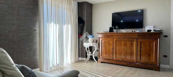 4 rooms Apartment in Giugliano in Campania, Italy No. 235962 2