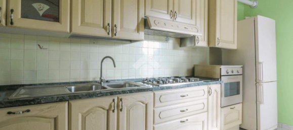 Apartamento de 3 dormitorios en Chieti, Italy No. 150767 3