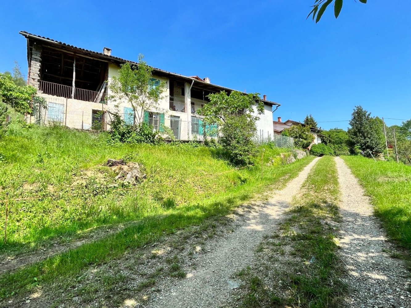 9 rooms House in Pralungo, Italy No. 136532