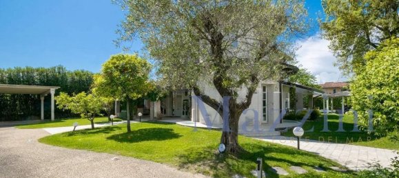 5 bedrooms Villa in Forte dei Marmi, Italy No. 264813 4