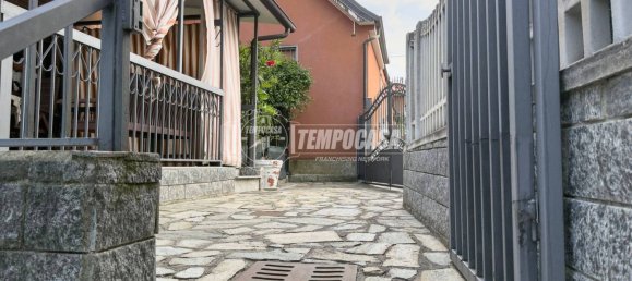3 bedrooms Villa in Grugliasco, Italy No. 280832 9