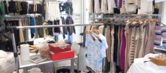 5 rooms Apartment in Rome, Italy No. 290144 3