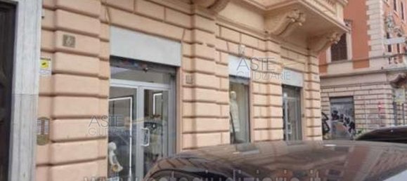 5 rooms Apartment in Rome, Italy No. 290144 2