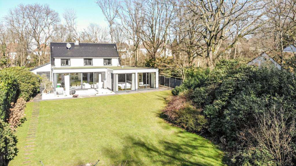 Casa de 5 dormitorios en Leverkusen, Germany No. 88597