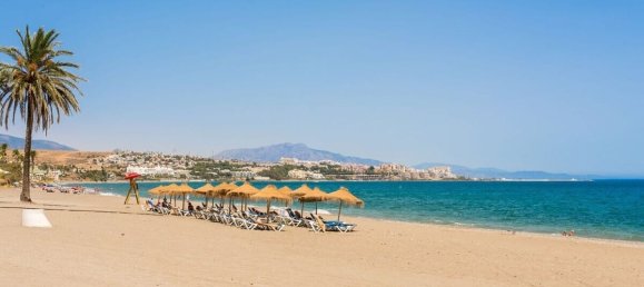 Dúplex de 4 dormitorios en Estepona, Spain No. 55628 10