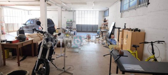 1-salle Propriété commerciale à Garbagnate Milanese, Italy No. 288957 9