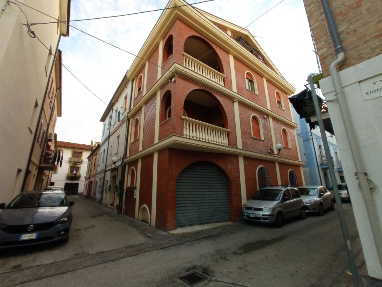 10 rooms House in San Salvo, Italy No. 255343