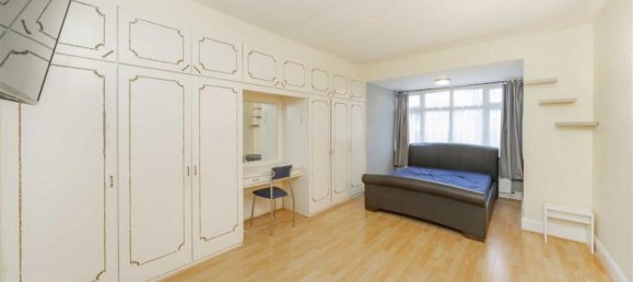 6 غرف نوم منزل في Cricklewood, United Kingdom رقم 5700 6