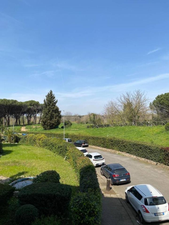 6 rooms Apartment in Rome, Italy No. 40455