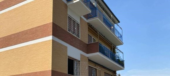 6 rooms Apartment in Rome, Italy No. 40455 2