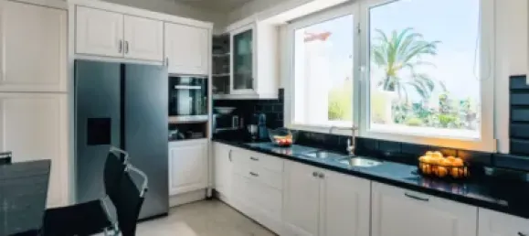 5 bedrooms Villa in Estepona, Spain No. 142062 8