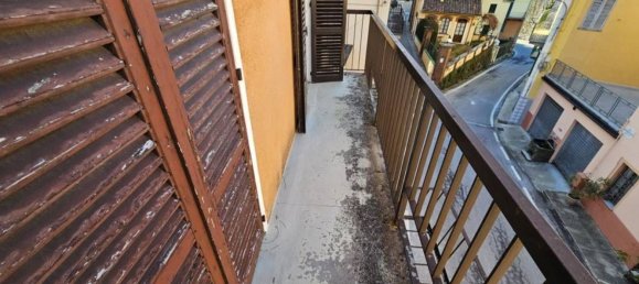 Дом с 7 комнатами в Камандона, Италия № 211920 37