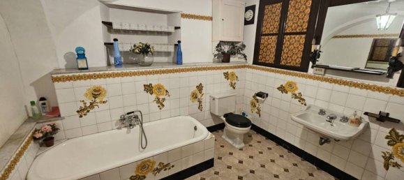 Дом с 7 комнатами в Камандона, Италия № 211920 21