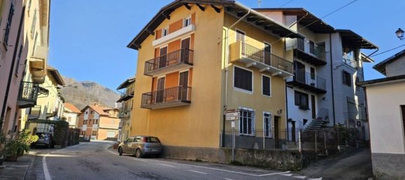 Дом с 7 комнатами в Камандона, Италия № 211920 2