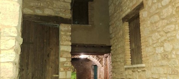 4 rooms House in Visso, Italy No. 229360 2