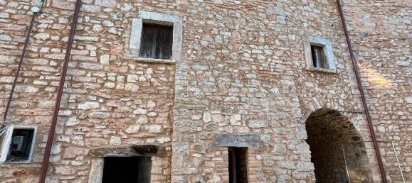 4 rooms House in Visso, Italy No. 229360 9