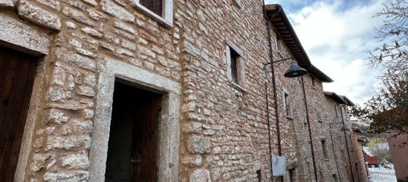 4 rooms House in Visso, Italy No. 229360 6