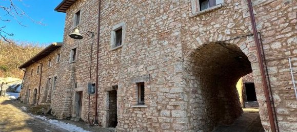 4 rooms House in Visso, Italy No. 229360 5