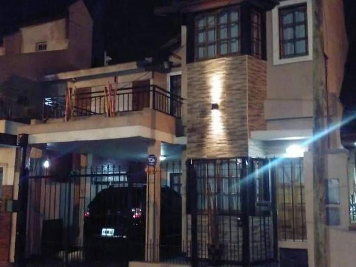 3 bedrooms House in Bermudez, Argentina No. 61983