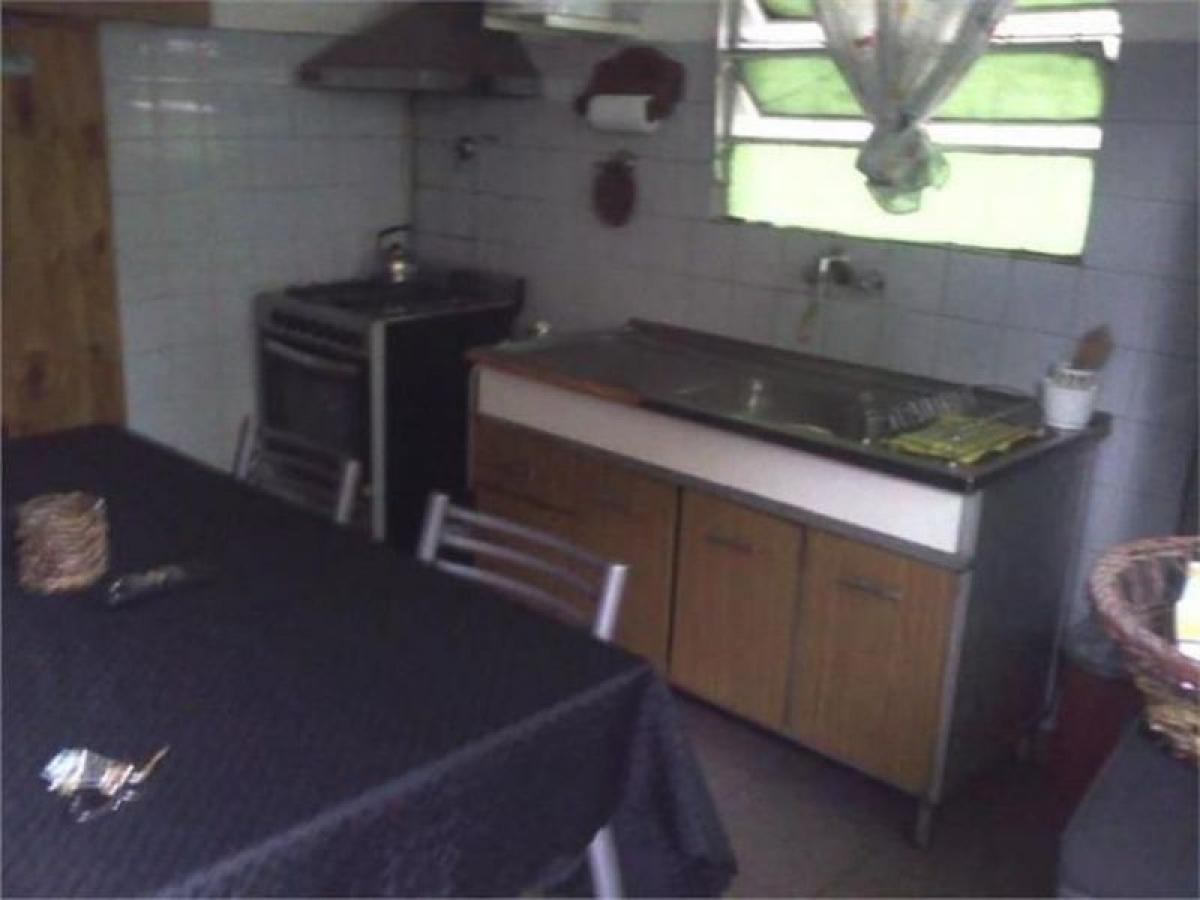 Casa de 2 dormitorios en Morón, Argentina No. 17808