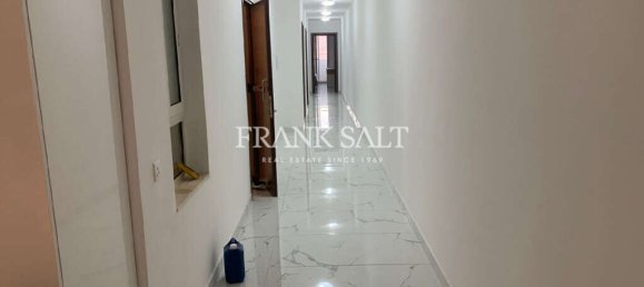 3 bedrooms Apartment in Victoria, Malta No. 572 5