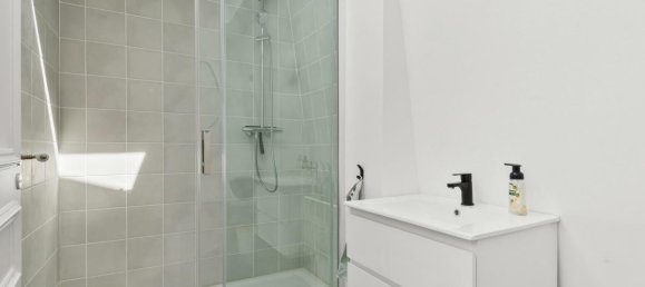 Casa de 4 dormitorios en Colombes, France No. 297041 14