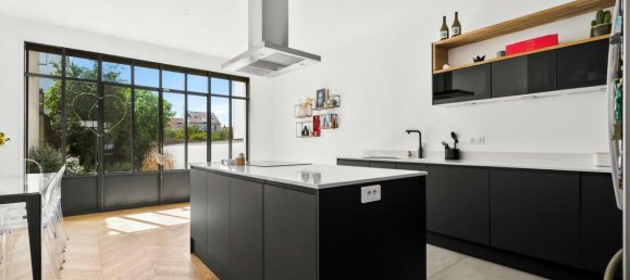 Casa de 4 dormitorios en Colombes, France No. 297041 5